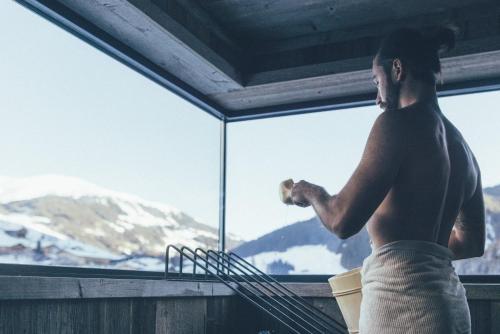 Nespecifikovaný výhled na hory nebo výhled na hory při pohledu z hotelu
