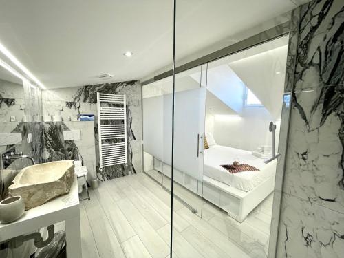 Kúpeľňa v ubytovaní Mariarosa Suites