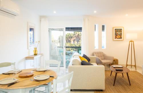 Beach Praia - Sleep 5 - Pool - Free wi-fi - Air Con