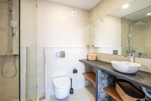 Beach Praia - Sleep 5 - Pool - Free wi-fi - Air Con