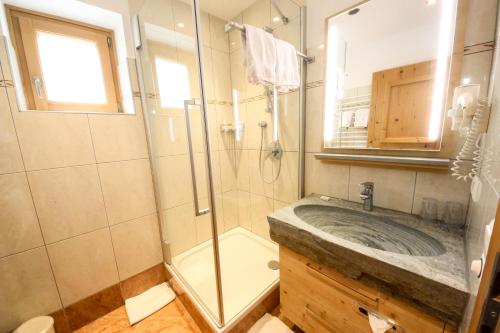 Ένα μπάνιο στο TALHEIMER Grias di & Hoamat since 1958 inklusive Therme TAUERN SPA & Jokercard