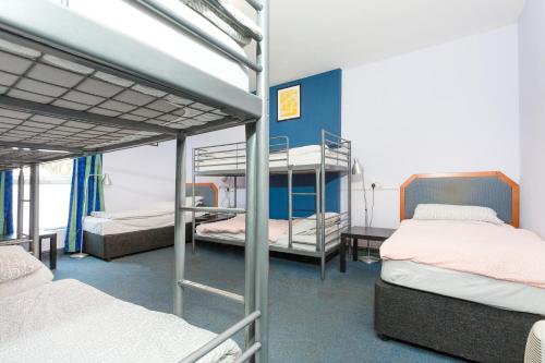 Russell Scott Backpackers - Sheffield tesisinde bir ranza yatağı veya ranza yatakları