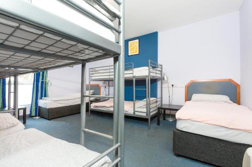 Lliteres en una habitació de Russell Scott Backpackers - Sheffield