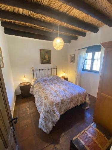 Ένα ή περισσότερα κρεβάτια σε δωμάτιο στο Cortijo La Miel