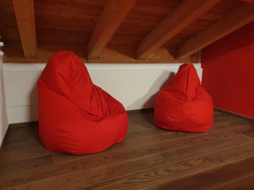 two red bean bags sitting on the floor of a room at Casa Vacanza Lo Nânò in Fenis