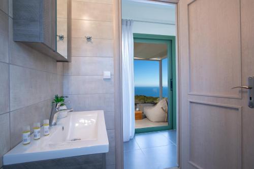 Ένα μπάνιο στο Villa Calleste - Melisou Villas