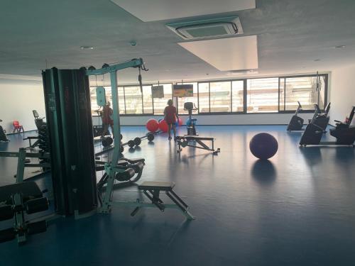 a gym with people working out in a gym at Green Life Full Amenities in Punta del Este