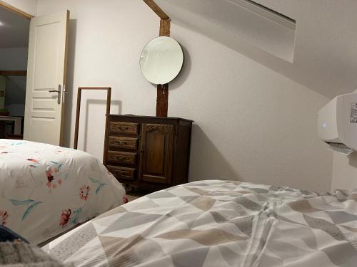 Postel nebo postele na pokoji v ubytování Gîte cedric