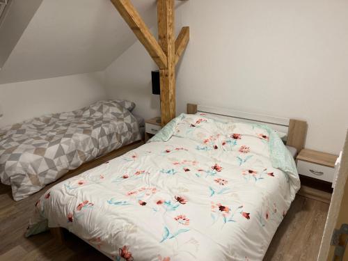 Postel nebo postele na pokoji v ubytování Gîte cedric