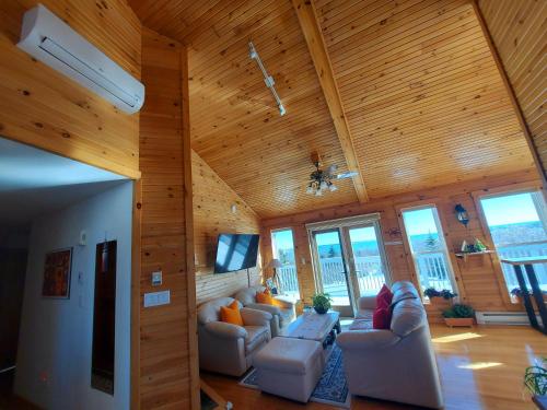 Μια τηλεόραση ή/και κέντρο ψυχαγωγίας στο Sunrise vacation cottage