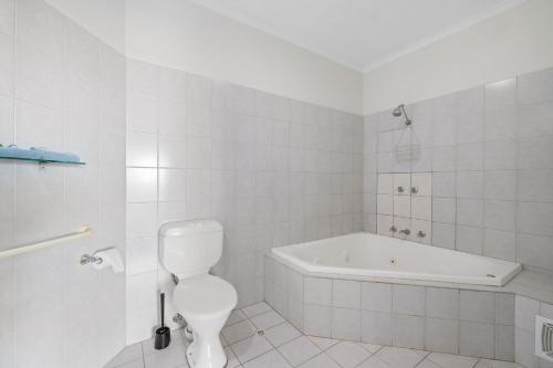 Un baño de Navigators Motel