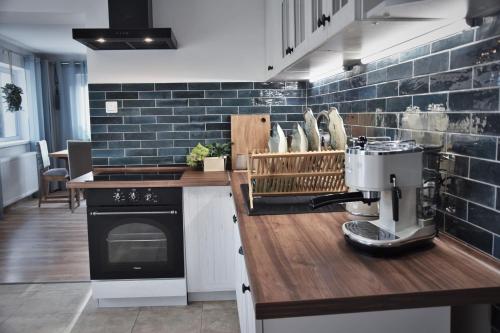 a kitchen with a coffee machine on a counter at Oto Widoki in Szklarska Poręba