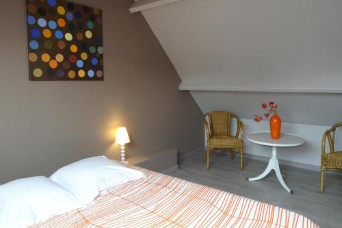 En eller flere senge i et værelse på holiday home, Portbail