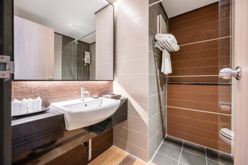 Bilik mandi di Manhattan Pattaya Hotel - SHA Extra Plus