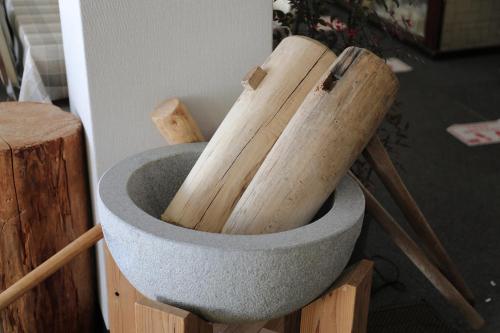 a bird bath with two wooden seats in it at Ishiuchi Ski Center in Minami Uonuma