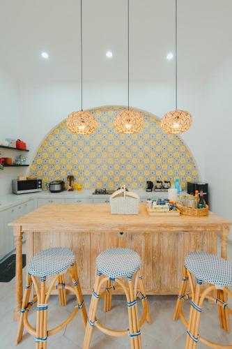 Кухня или мини-кухня в Villa Ruang Rindu Malioboro

