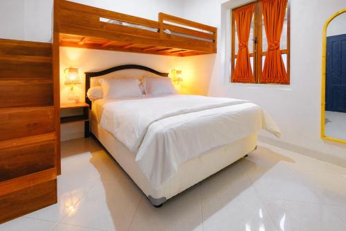 Кровать или кровати в номере Villa Ruang Rindu Malioboro