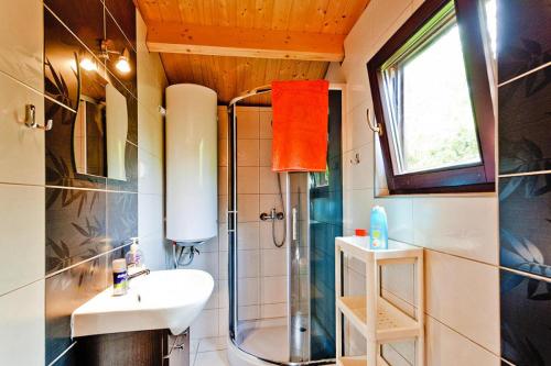 a bathroom with a shower and a sink and a mirror at Row bungalows, Sianozety in Sianozety