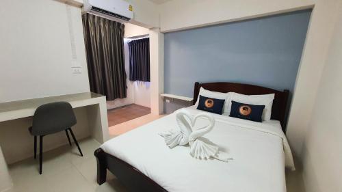 เตียงในห้องที่ RoomQuest Suvarnabhumi Ladkrabang 42