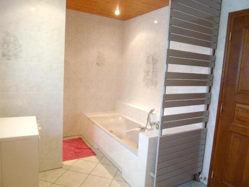 Ένα μπάνιο στο Appartement de 3 chambres avec wifi a Epfig