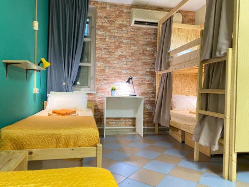 เตียงในห้องที่ Nice Hostel on Peterburgskaya