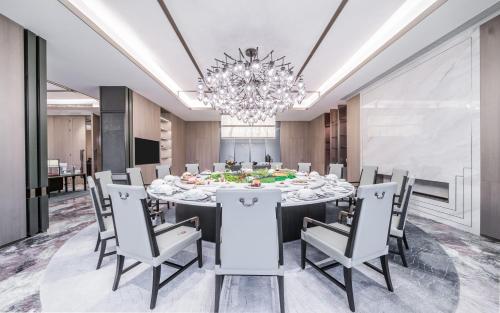 西安市にあるHUALUXE Xi'an Chanba by IHG-西安浐灞华邑酒店-Near Xi'an International Convention Exhibition Center and Shopping mall and The Romantic show of Xi'an-Free Luggage Storage-English Serviceのギャラリーの写真