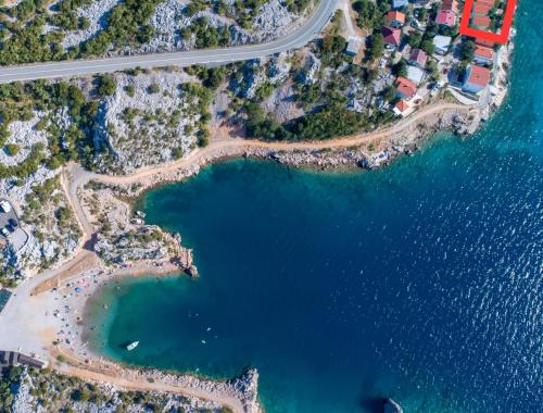 Galeriebild der Unterkunft Beachfront apartments Carlo in Karlobag