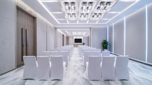 西安市にあるHUALUXE Xi'an Chanba by IHG-西安浐灞华邑酒店-Near Xi'an International Convention Exhibition Center and Shopping mall and The Romantic show of Xi'an-Free Luggage Storage-English Serviceのギャラリーの写真