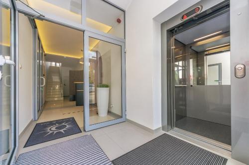 an internal entrance to a building with a sliding glass door at Aparthotel Luna&Sol in Jastrzębia Góra