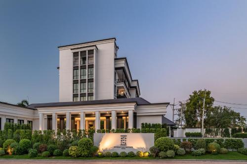 Taman di luar Manhattan Pattaya Hotel - SHA Extra Plus