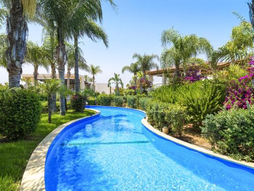 Bazén v ubytování Olympic Lagoon Resort Ayia Napa nebo v jeho okolí