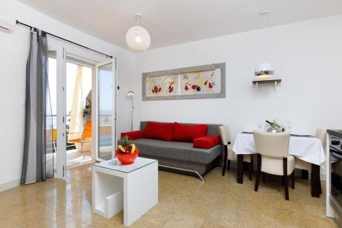 Fotografie z fotogalerie ubytování Beautiful Apartments with a balcony next to the beach ve Splitu