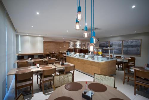 Restorāns vai citas vietas, kur ieturēt maltīti, naktsmītnē Marano Hotel