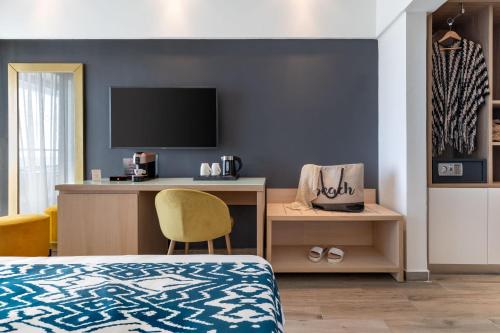 TV a/nebo společenská místnost v ubytování Mercure Rhodes Alexia Hotel & Spa