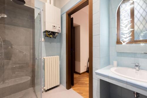Koupelna v ubytování Modi, Bologna by Short Holidays