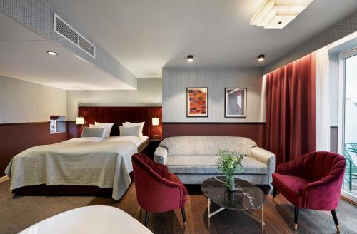 Postel nebo postele na pokoji v ubytování WIDE Hotel