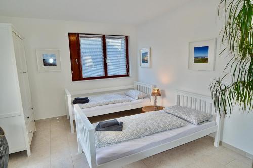 Katil atau katil-katil dalam bilik di fewo1846 - Sundowner - luxuriöse Wohnung mit 2 Schlafzimmern und Sonnenterrasse