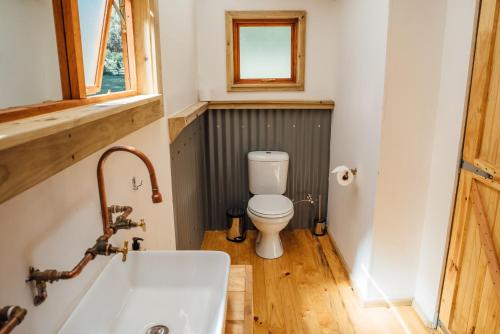 a bathroom with a toilet and a bath tub at AfriCamps at Pat Busch in Robertson