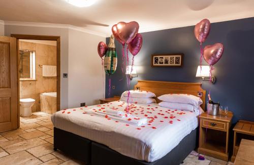 Ein Bett oder Betten in einem Zimmer der Unterkunft King's Head Inn