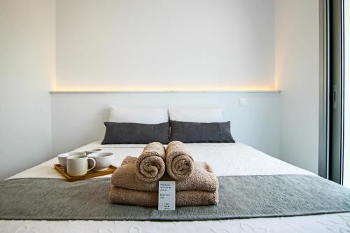 Postel nebo postele na pokoji v ubytování Phaedrus Living - Seaside Executive Flat Harbour 204