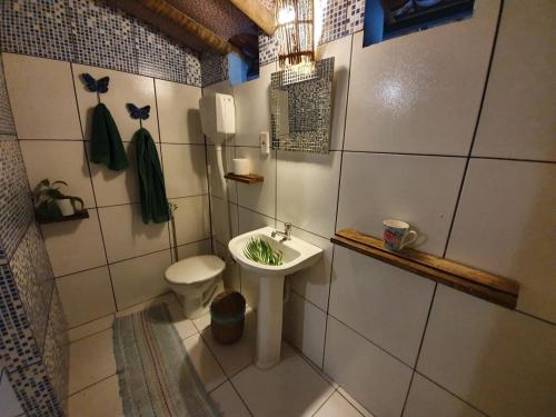 Un baño de Pousada Casa Mágica -Taipu de Fora