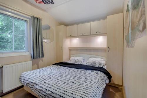 Boshuisje- Chez Michel tesisinde bir odada yatak veya yataklar