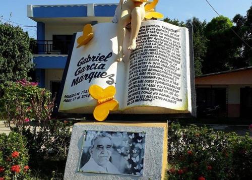 a statue of a book with a teddy bear on it at Apartaestudios - Casa Tamarindo in Aracataca