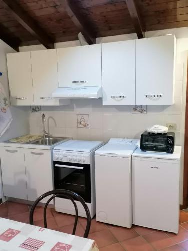 Η κουζίνα ή μικρή κουζίνα στο La Casetta