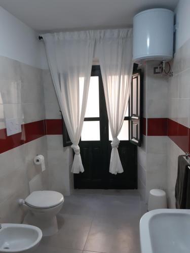 Ein Badezimmer in der Unterkunft S'ENNA BIRDI