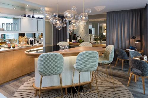 a dining room with a table and chairs at Millésime Hôtel in Paris