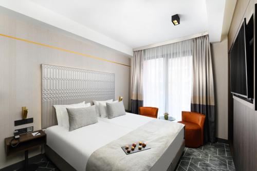 Postel nebo postele na pokoji v ubytování Emerald Hotel by Continental Group
