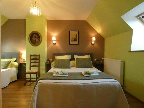 a bedroom with a large bed in a room at LE TERTRE in La Feuillie