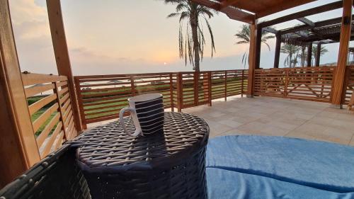 Balkoni atau teres di Breathtaking Luxury & Spacious FAMILY 2-Bed 1st Row Seaview at Stella SeaView Sokhna - Families Only