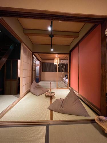 Katil atau katil-katil dalam bilik di Machiya Kikunoya Hanare